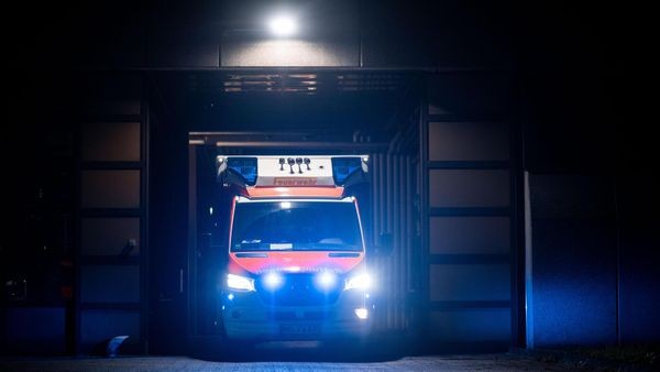 Dinslaken gedenkt verstorbener Drogenabhängiger: besondere Aktion der Feuerwehr