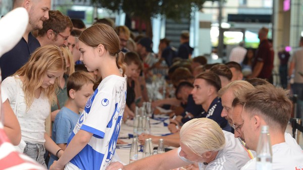 Dinslaken: MSV-Spieler kommen wieder zur Autogrammstunde in die Neutor-Galerie