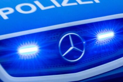 Feuerwehreinsatz: Stinkender Gefahrgut-Lkw sorgte für Sperrung auf der B58