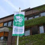 Grüne Flagge am Rathaus Voerde: Warum sie hängt und wofür sie steht