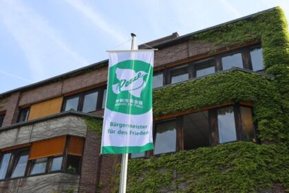 Grüne Flagge am Rathaus Voerde: Warum sie hängt und wofür sie steht