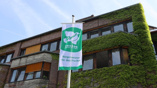 Grüne Flagge am Rathaus Voerde: Warum sie hängt und wofür sie steht