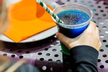 Halbgefrorenes Eis: Slush-Eis kann Kinder krank machen – Apotheken warnen