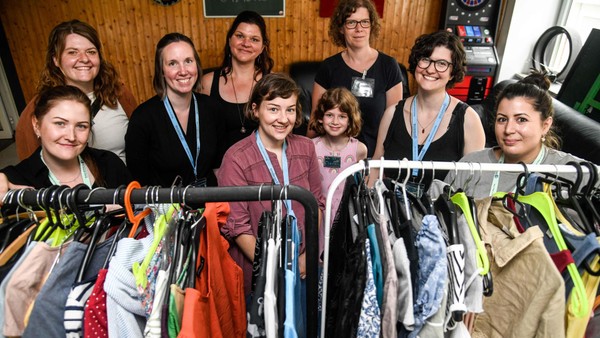 Kleidertauschaktion in Dinslaken: „Unser kleiner Beitrag, etwas Gutes zu tun“