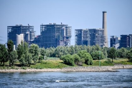 Seltener Blick aufs Kraftwerk Voerde: Das sind die schönsten Fotos vom Rhein aus