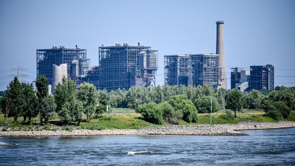 Seltener Blick aufs Kraftwerk Voerde: Das sind die schönsten Fotos vom Rhein aus