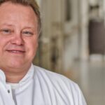 Seminar in Hünxe: Weseler Chefarzt stellt Operation mit Knie-Roboter vor