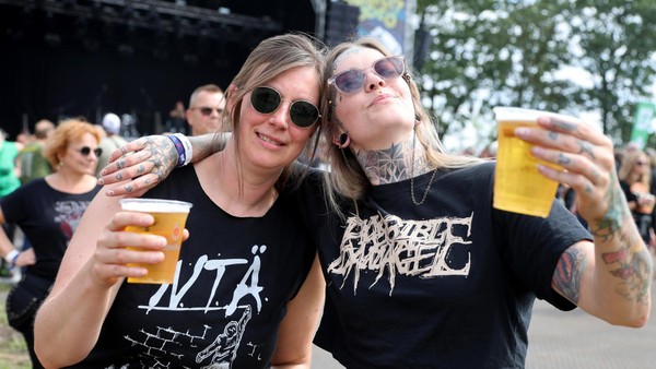 Tattoos to go, wilde Outfits und jede Menge Punk: Das Ruhrpott Rodeo ist gestartet