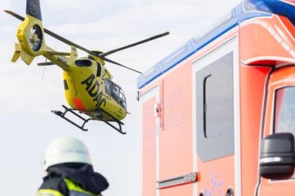 Unfall in Voerde: Motorradfahrer schwer verletzt – Hubschrauber im Einsatz