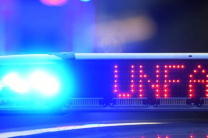 Unfall in Voerde: Motorradfahrer stirbt nach Kollision mit Baum