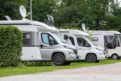 Urlaub mit dem Wohnmobil am Rhein in Voerde? Stadt soll Stellplatzangebot prüfen
