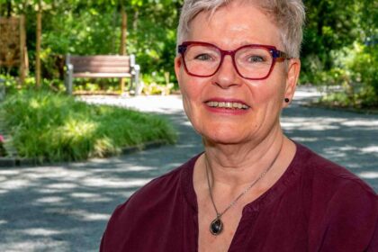 Voerderin darf beerdigen: „Der Friedhof kann ein friedvoller Ort sein, der Kraft gibt“