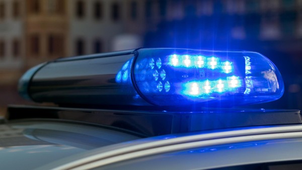 Aggressiver 28-Jähriger beschädigt Fahrzeug und flüchtet von Parkplatz in Dinslaken