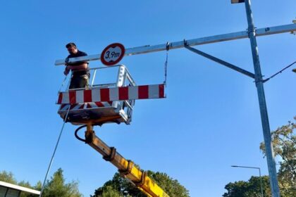 B8-Unterführung Dinslaken wieder gesperrt: Neues Schild hat nicht lange gehalten