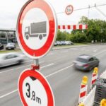 Bahn überrascht: Weseler Straße (B8) in Dinslaken voll gesperrt