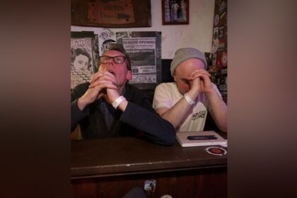 Bekannter Comiczeichner aus Dinslaken signiert im Kajo Grill am Altmarkt