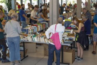 Bücherverkauf zum Kilopreis an den Din-Tagen 2026: Massenweise Lesestoff wartet