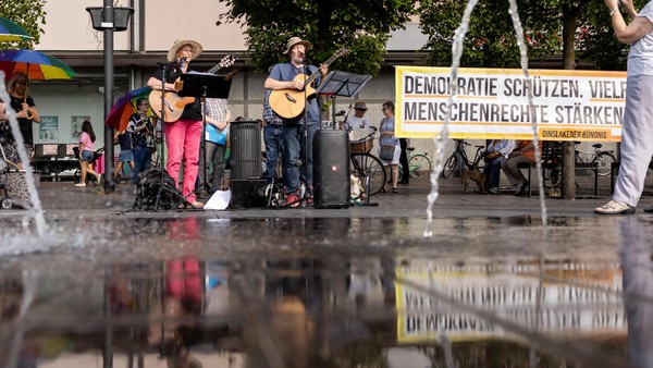 Demos gegen rechts in Dinslaken: „Geh mich weg mittie Scheiße“
