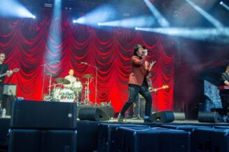 Dinslakener Sommerkultur: Maximale Energie mit Maximo Park im Burgtheater