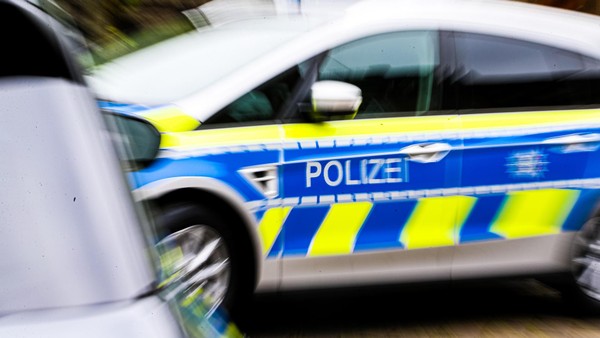 Dreister Diebstahl in Dinslaken: 82-jährige Frau wird im Hausflur bestohlen