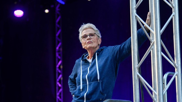 Ein besonderer Abend in Dinslaken: Frau Jahnke hat ins Burgtheater eingeladen