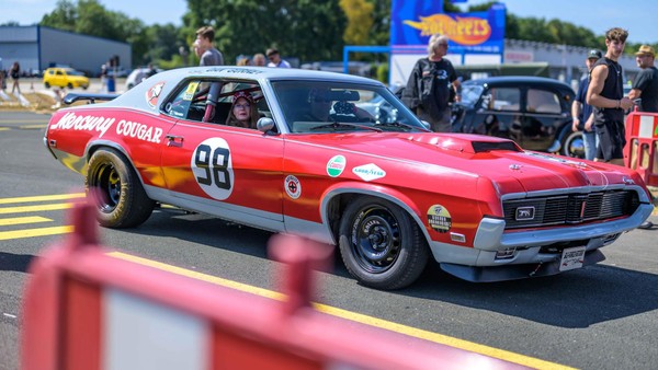 Fast 80 Fotos: Die schönsten Autos bei Race@Airport am Flugplatz Schwarze Heide