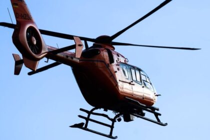 Feuerwehr Dinslaken: Rettungshubschrauber bringt Notarzt zum Einsatzort