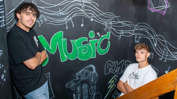 Firma in Dinslaken gegründet: Robin und Jan wollen kreative Köpfe unterstützen