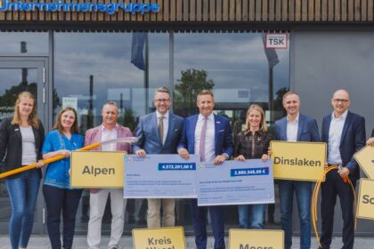 Förderbescheidübergabe in Moers: 18 Millionen Euro für schnelles Internet im Kreis Wesel