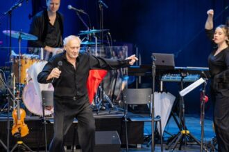 Herman van Veen in Dinslaken: Stehende Ovationen für die Liedermacher-Legende