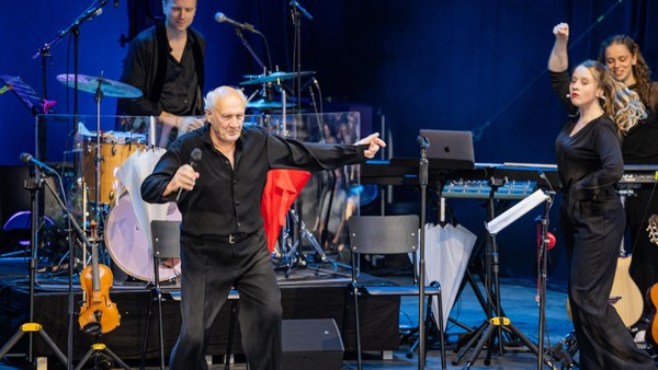 Herman van Veen in Dinslaken: Stehende Ovationen für die Liedermacher-Legende