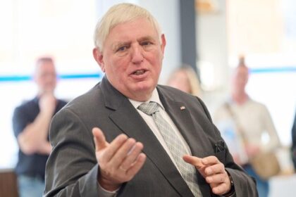 Hitzeschutz für Seniorenheime: Caritas Dinslaken hat Lösung - Minister zu Besuch