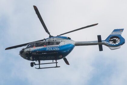 Hubschrauber fliegt über Dinslaken: Das ist bisher über den Grund bekannt