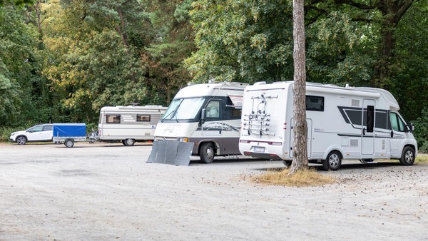 Kaffeeduft und Badelatschen: Dinslakens heimlicher Campingplatz am Rotbachsee