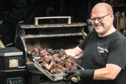 Leckere Rezepte aus dem Smoker – Profi Dirk gibt Tipps: „Niemals mit Nadelholz“