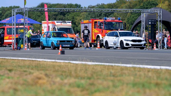 Race@Airport am Flugplatz Schwarze Heide: Laute Motoren, Rennen – und ein Stau
