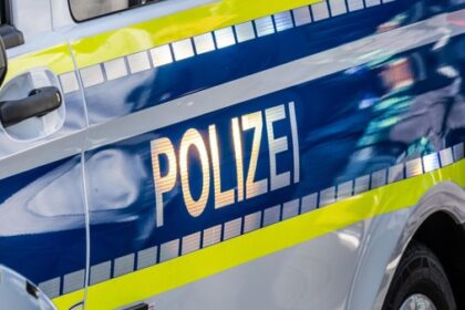 Radfahrerin in Dinslaken bei Zusammenstoß verletzt – Polizei sucht Zeugen
