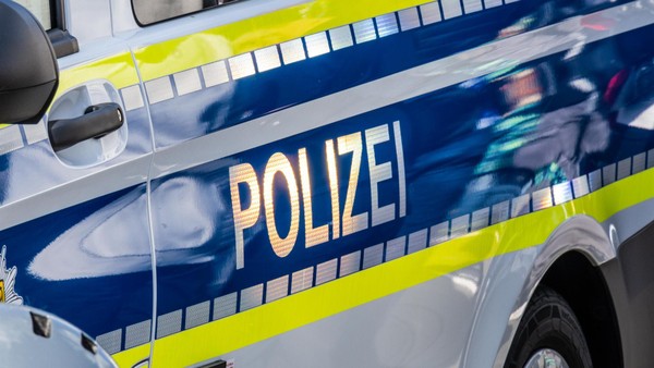 Radfahrerin in Dinslaken bei Zusammenstoß verletzt – Polizei sucht Zeugen