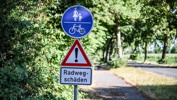 Radweg in Voerde seit Jahren kaputt: Bürger sauer – „einfach eine Katastrophe“