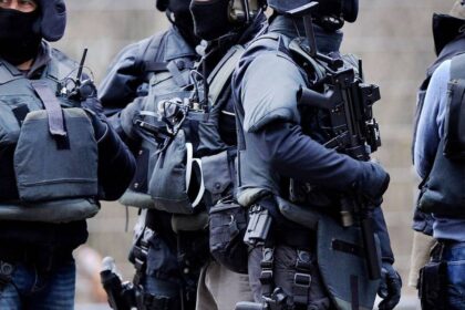 Raubserie in Dinslaken: Drei Überfälle mit Schusswaffe – Polizei schnappt Verdächtige