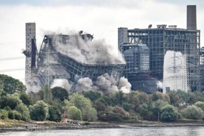 RWE: Kesselhaus wurde erfolgreich gesprengt – Sperrungen sind aufgehoben
