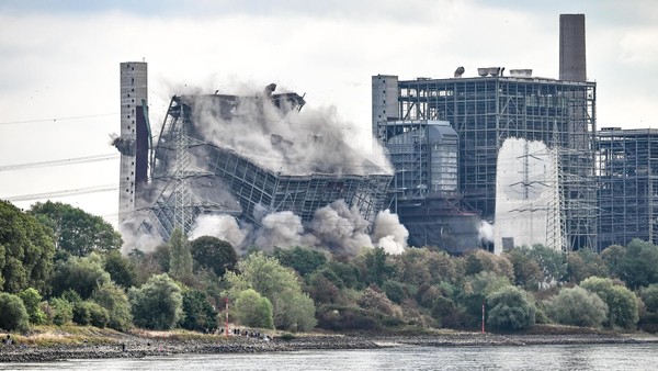 RWE: Kesselhaus wurde erfolgreich gesprengt – Sperrungen sind aufgehoben