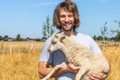 Schafekuscheln in Voerde: Eigentlich habe ich Angst vor Tieren, aber ...