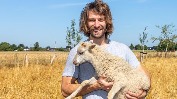 Schafekuscheln in Voerde: Eigentlich habe ich Angst vor Tieren, aber ...