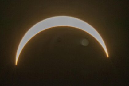 Sonnenfinsternis in Dinslaken: Stimmungsvolle Fotos vom Rheindeich