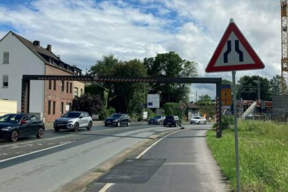 Sperrung aufgehoben: Nach kurzer Sperrung läuft es auf der B8 jetzt wieder