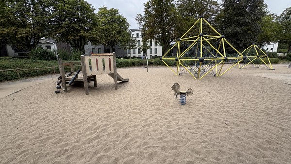 Spielplatztest in Dinslaken: Beliebte Anlage in der City – aber mit Schwächen