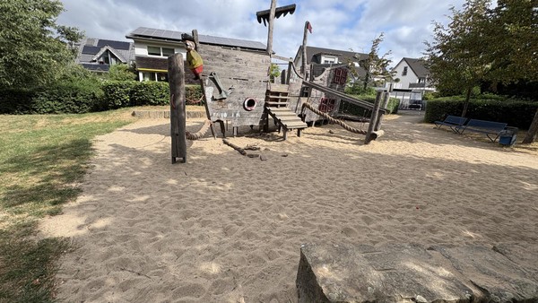 Spielplatztest in Dinslaken: Klein, aber fein – diese Anlage ist ein Glücksgriff