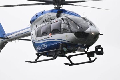 Überfall in Dinslaken: Polizei sucht mit Hubschrauber nach bewaffnetem Tankstellenräuber