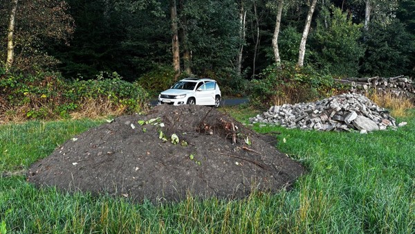 Unbekannte laden illegal Müllberge in Dinslaken, Voerde und Hünxe ab: „Frechheit“